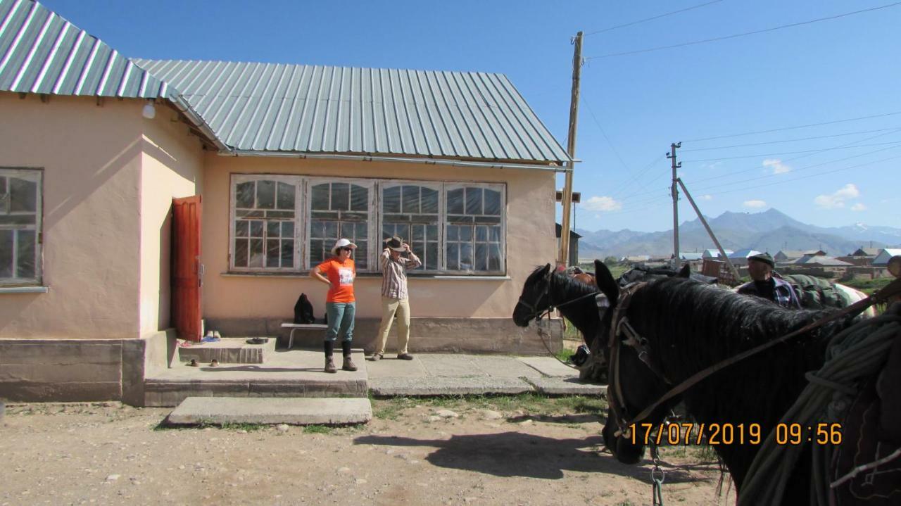 Tilek Guest House Sary-Mogul Bagian luar foto